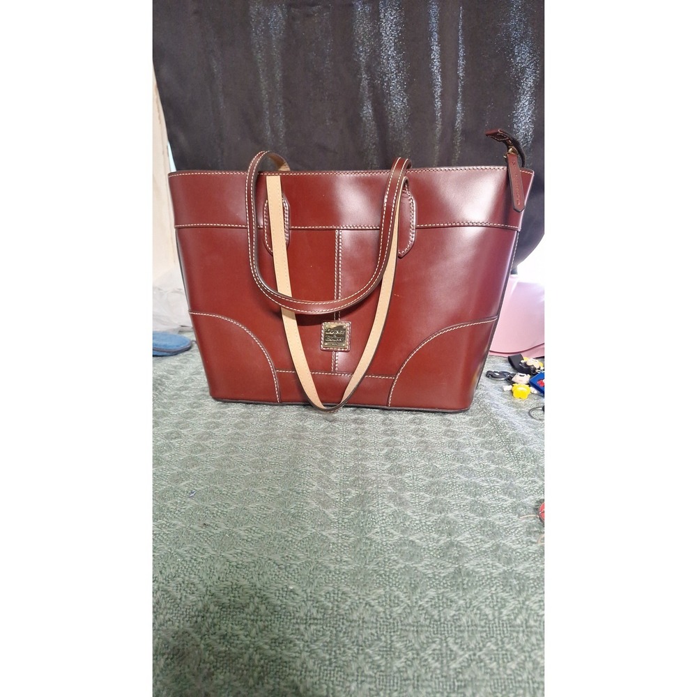 51.Dooney & Bourke Selleria Florentine leather tote set‎